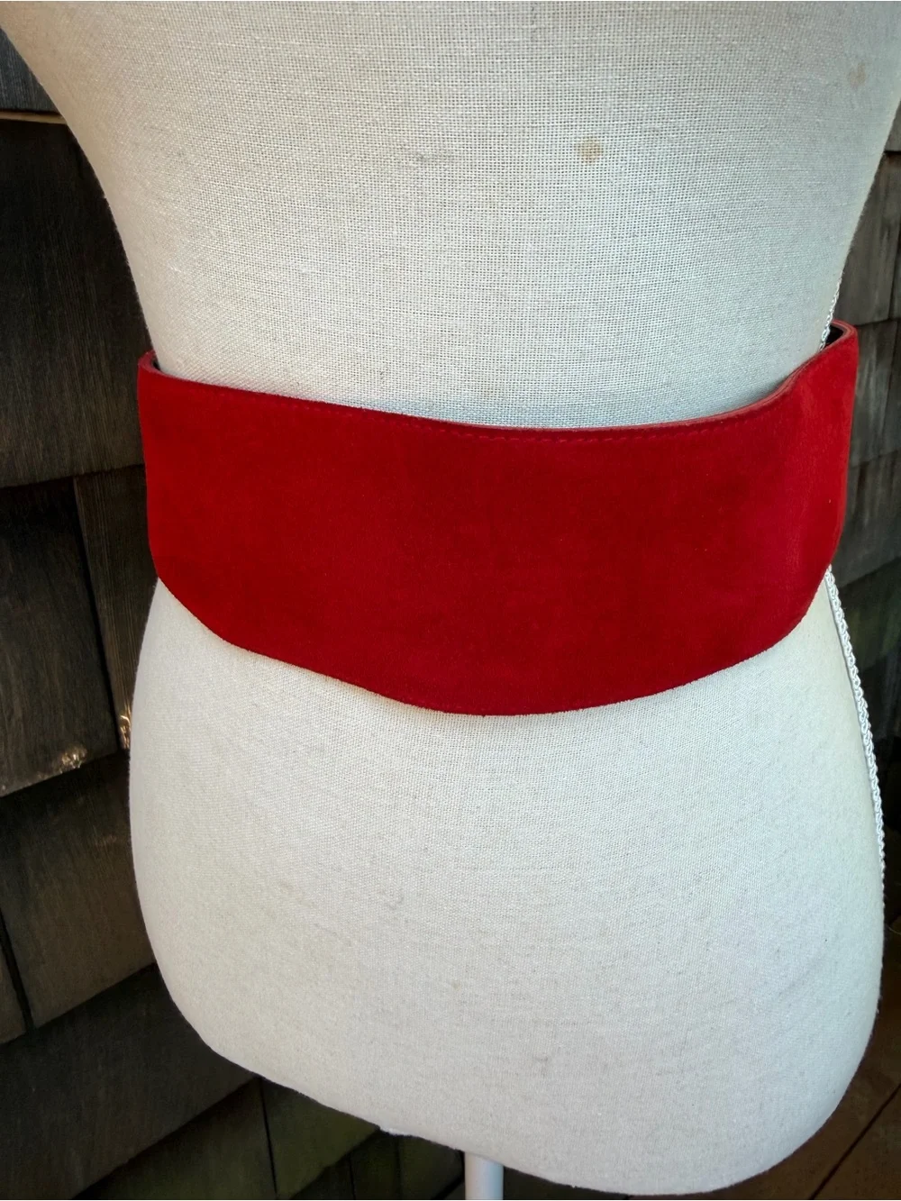 Vintage red suede belt gold braid buckle Sz M The Limited fit 27/31”